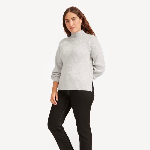 Everlane Premium Cashmere Sweater (Light Gray) - Picture 3 of 10